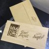 Biglietto in legno personalizzato con busta in Kraft personalizzata incisa laser